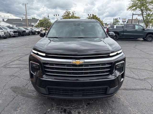 2025 Chevrolet Traverse photo 2