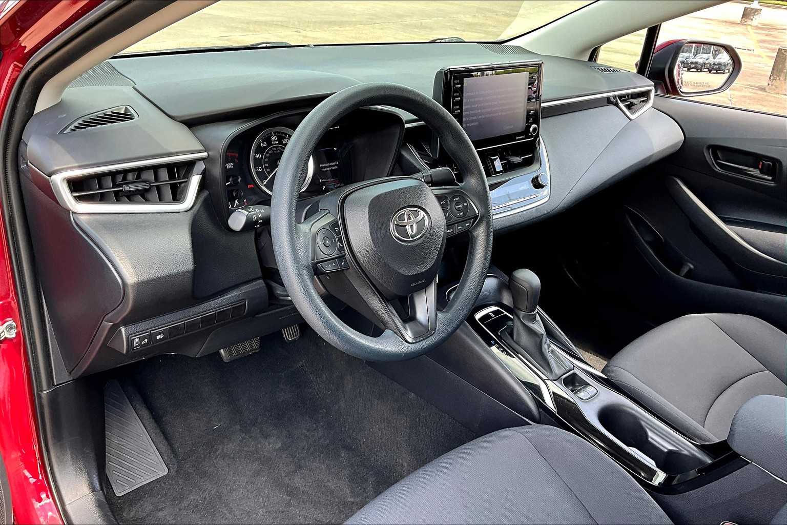 2022 Toyota Corolla LE photo 17