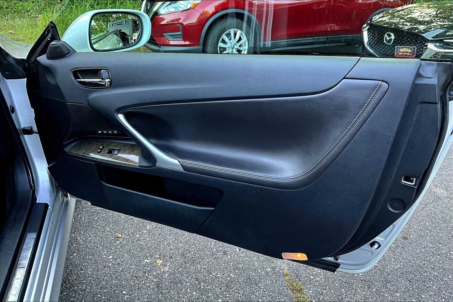2011 Lexus IS 250C photo 19