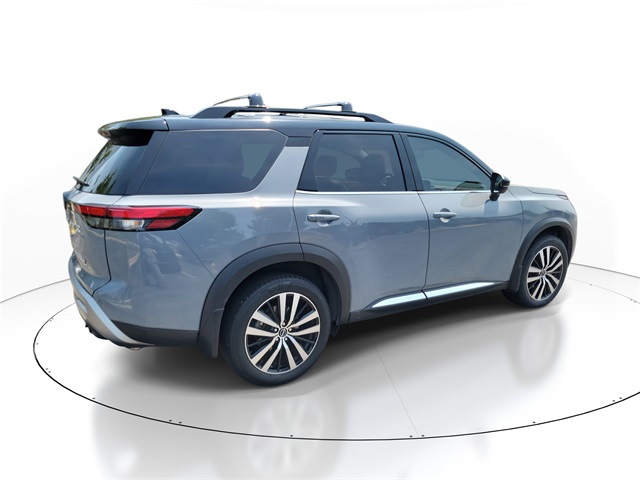 2023 Nissan Pathfinder Platinum photo 3