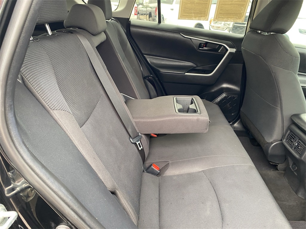 2020 Toyota RAV4 Hybrid LE photo 26