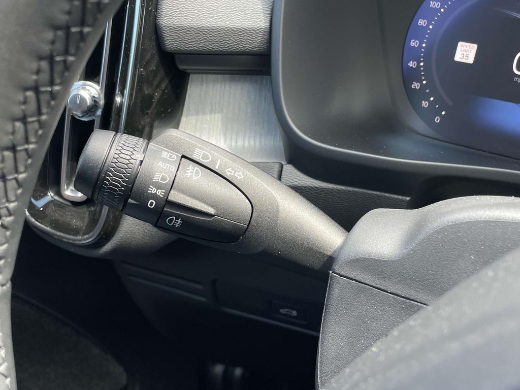 2026 Volvo XC40 AWD Plus photo 13