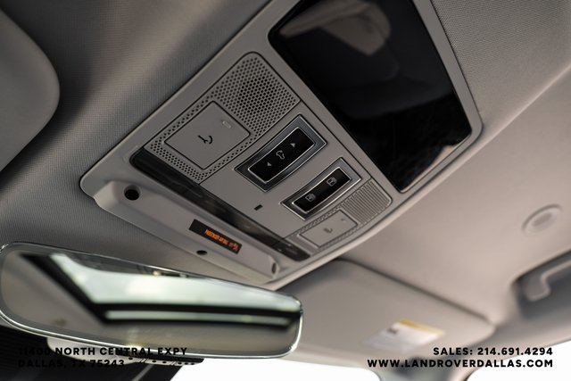 2025 Land Rover Defender 110 S photo 28