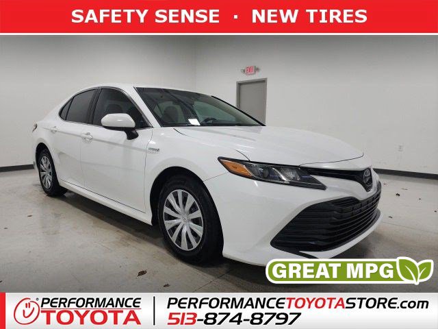 2018 Toyota Camry LE's photo