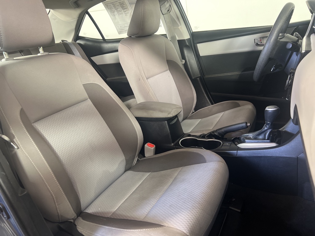 2019 Toyota Corolla LE photo 12