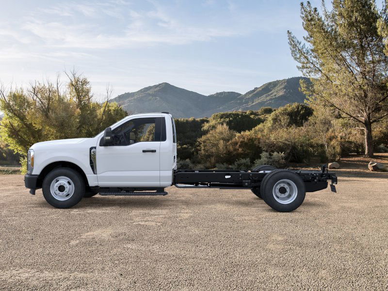 2025 Ford F-350 XL photo 3