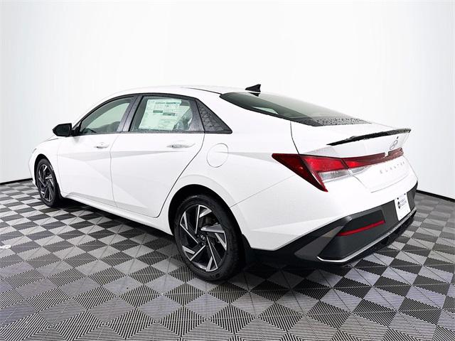 2025 Hyundai Elantra SEL Sport photo 3