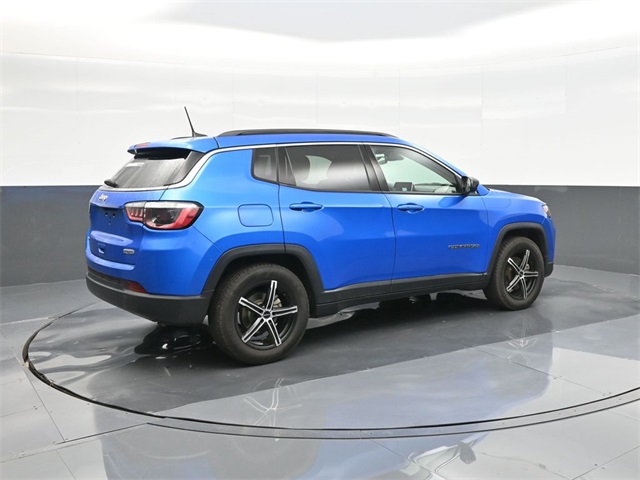 2022 Jeep Compass Latitude photo 4