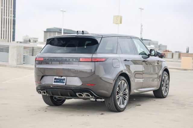 2025 Land Rover Range Rover Sport SE photo 4