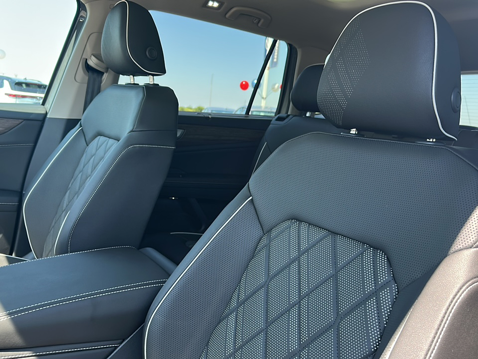 2026 Volkswagen Atlas SEL Premium R-Line photo 3