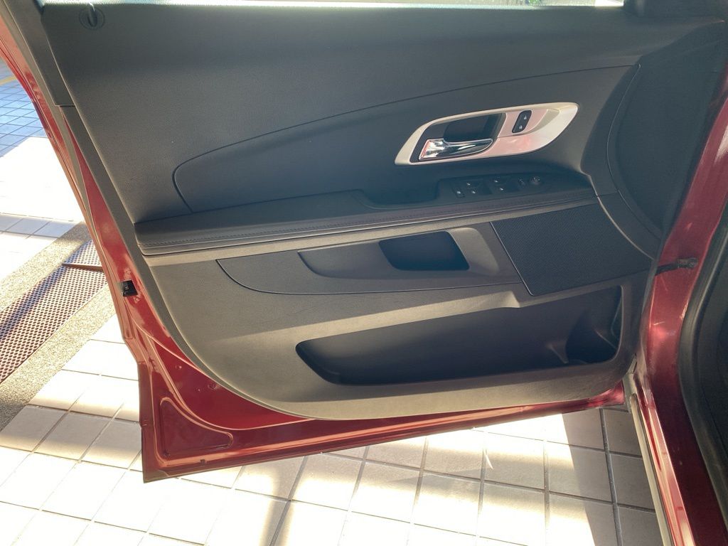 2017 Chevrolet Equinox Premier photo 2