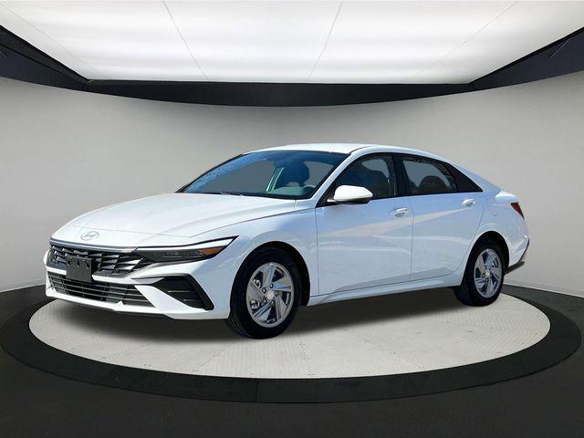 2025 Hyundai Elantra SE photo 2