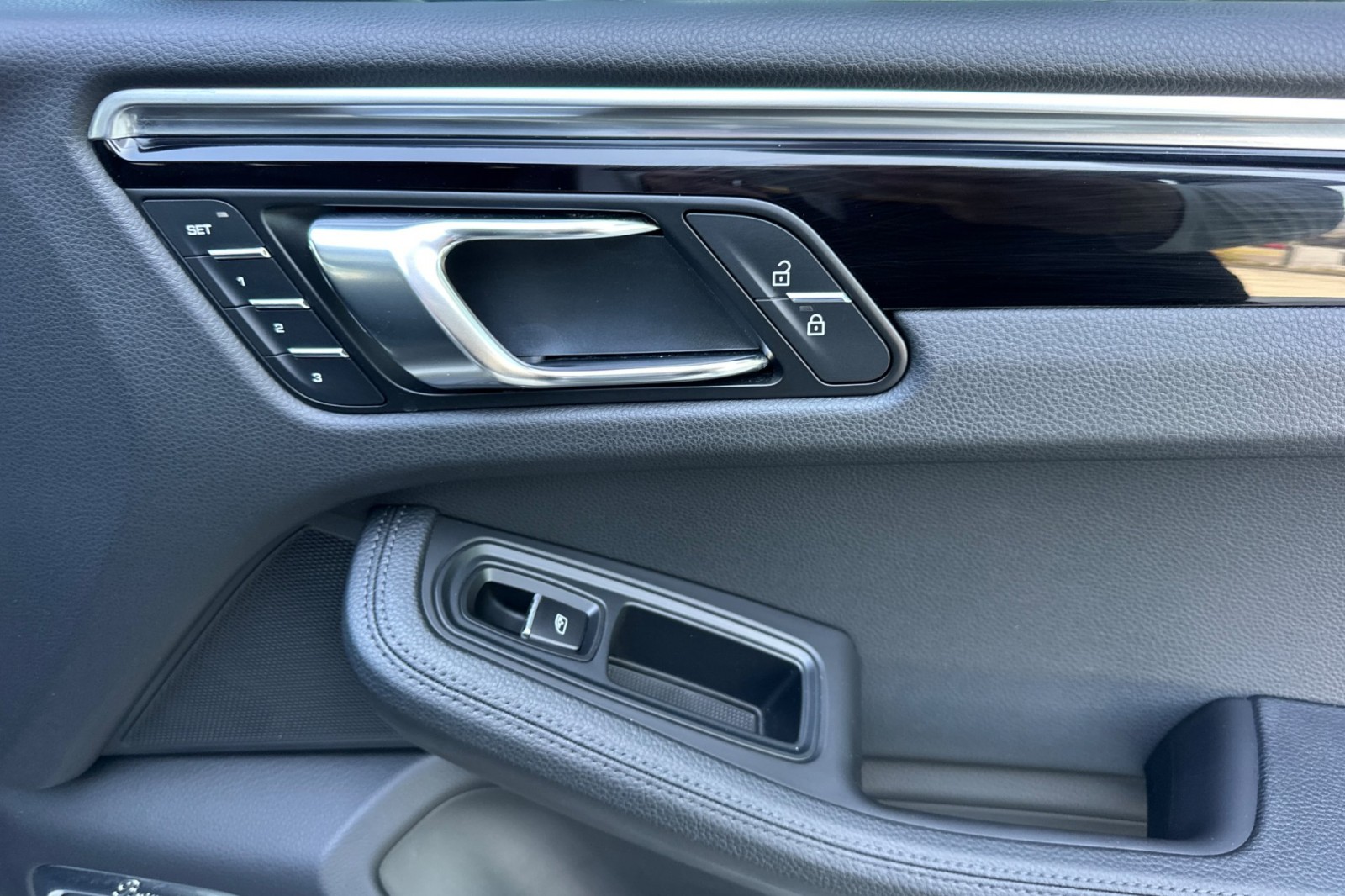 2023 Porsche Macan T photo 21