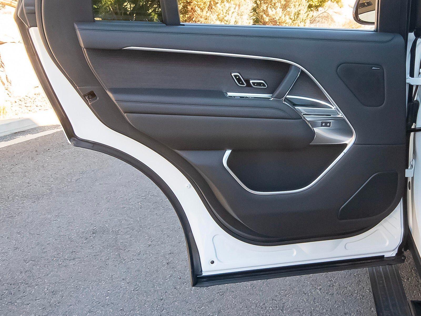 2025 Land Rover Range Rover SE photo 38