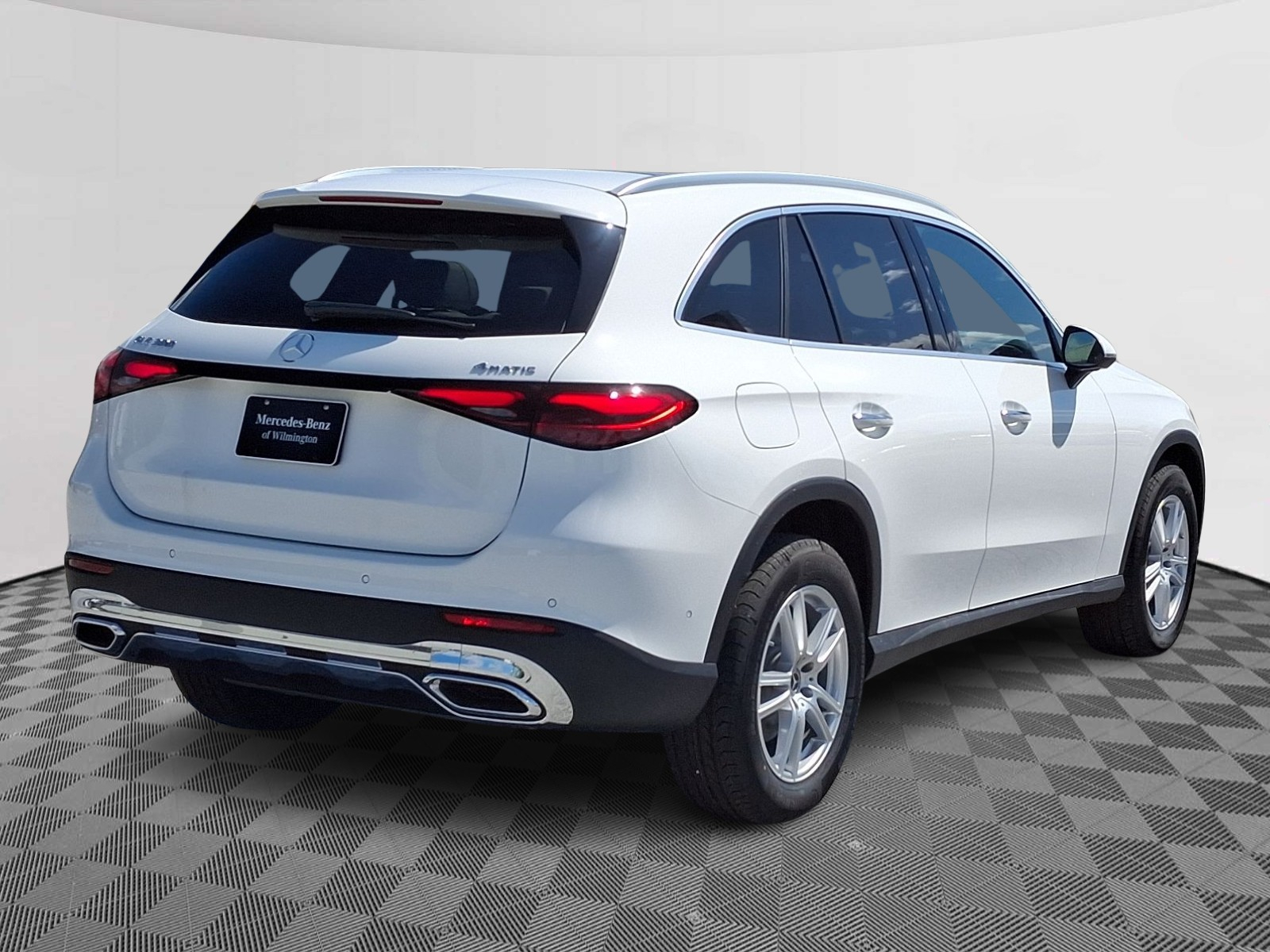 2025 Mercedes Benz GLC 300 4MATIC photo 4