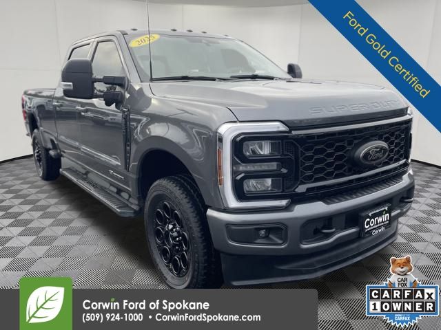 2025 Ford F-350 Super Duty Lariat's photo