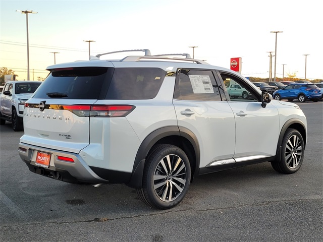 2025 Nissan Pathfinder Platinum photo 3