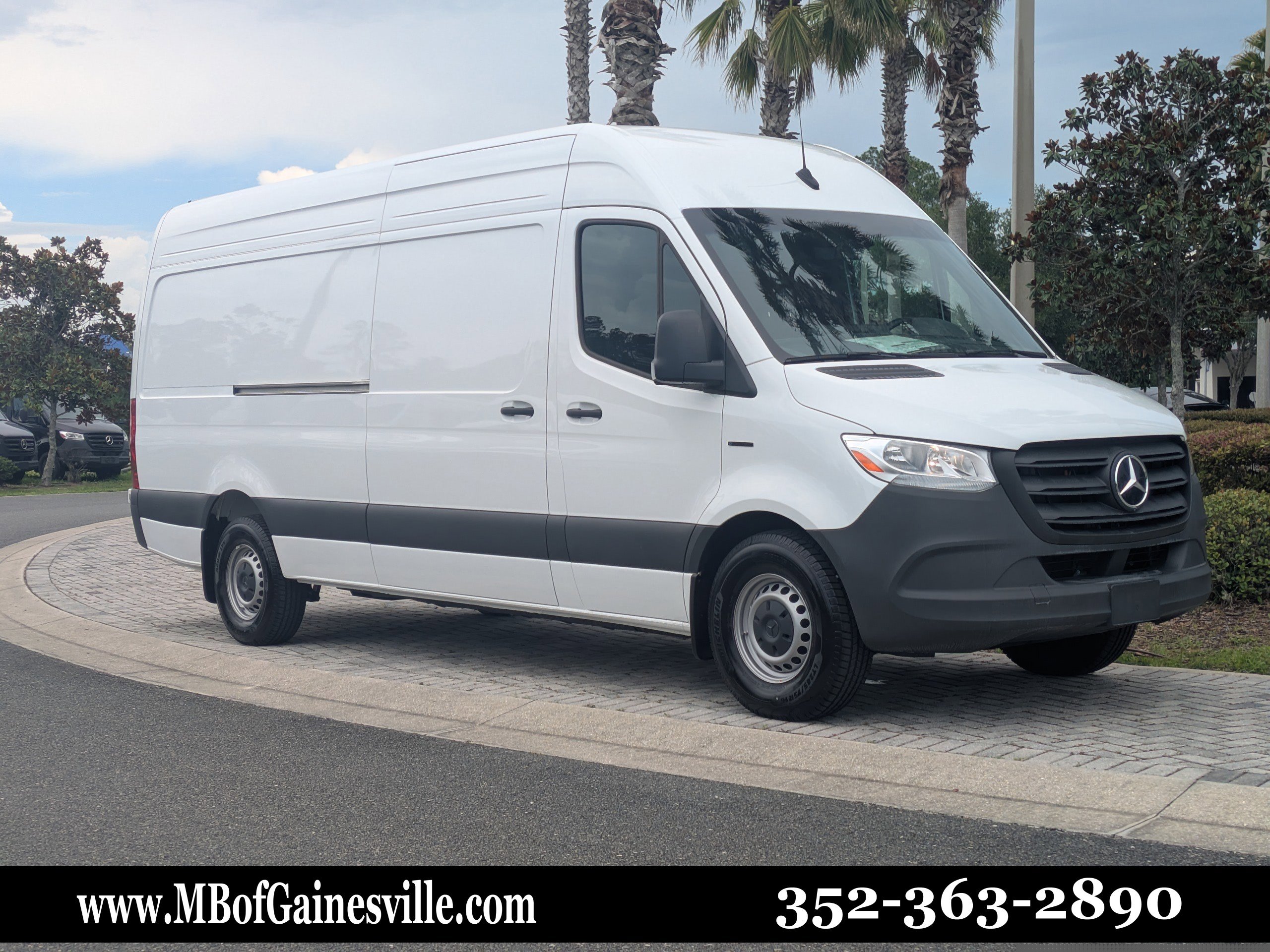 2024 Mercedes-Benz eSprinter Cargo Van Base's photo