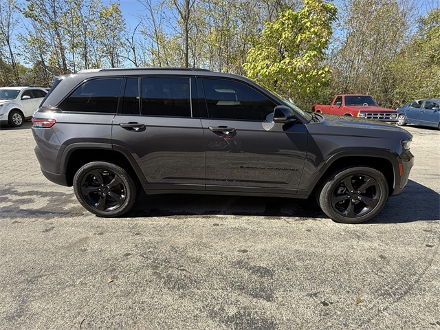 2023 Jeep Grand Cherokee Altitude X photo 2