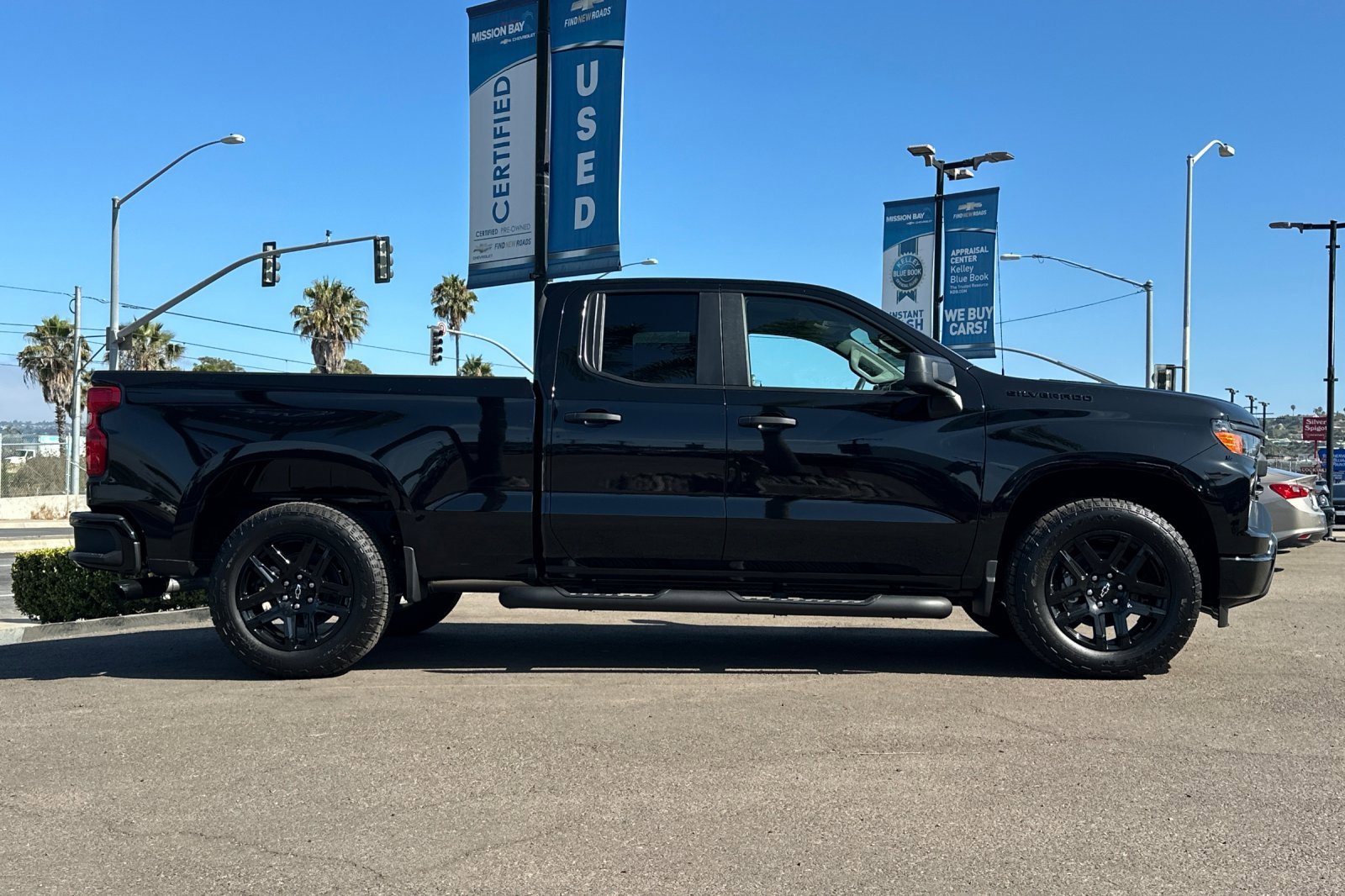 2025 Chevrolet Silverado 1500 Custom photo 3