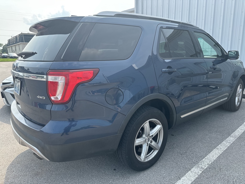 2016 Ford Explorer XLT photo 5