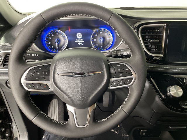 2026 Chrysler Pacifica photo 23