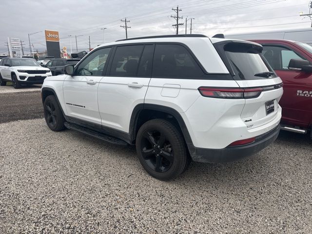 2025 Jeep Grand Cherokee Limited photo 3