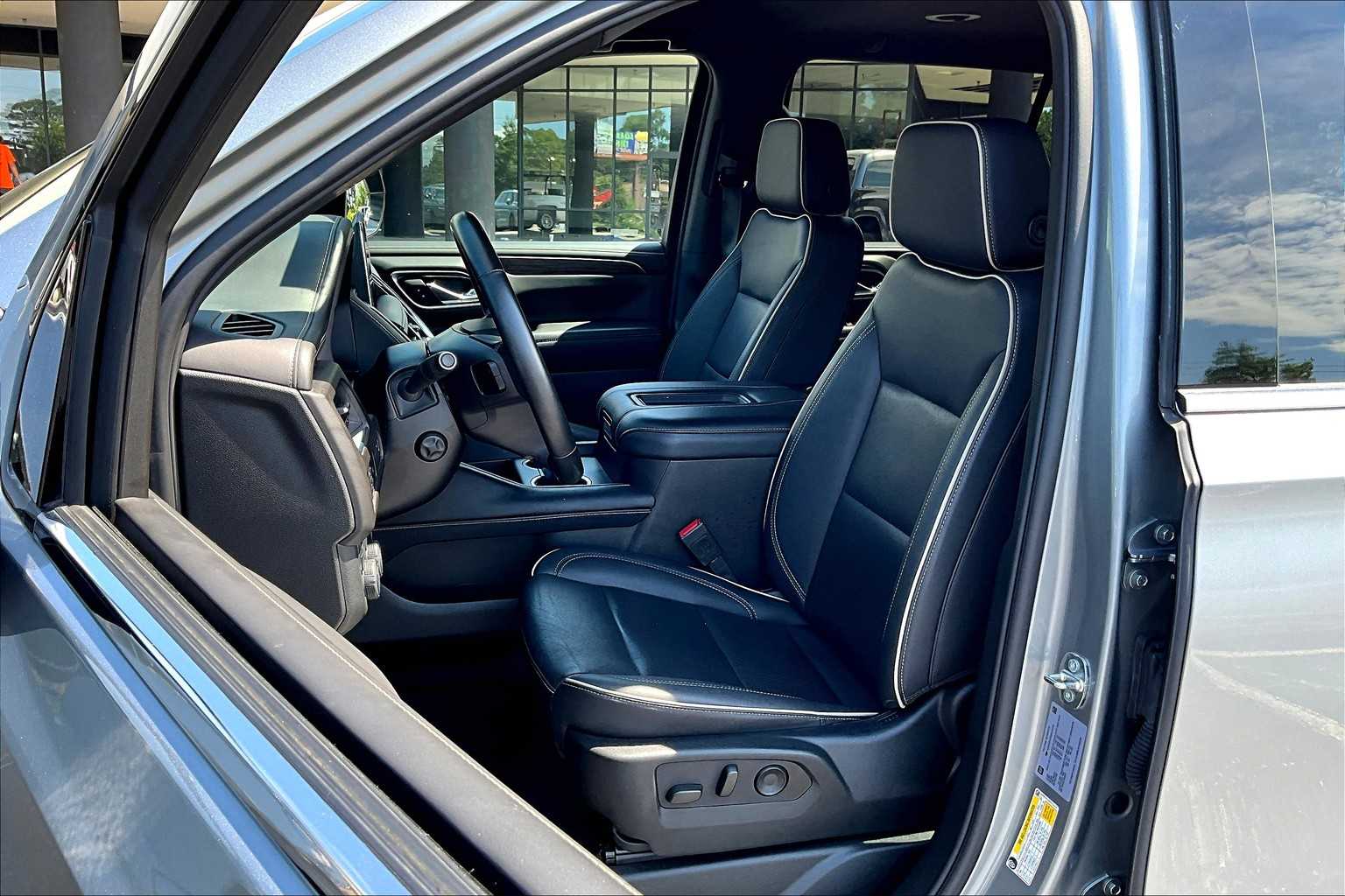 2024 Chevrolet Suburban Premier photo 7