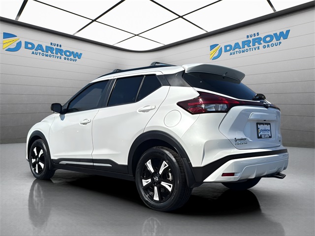 2022 Nissan Kicks SR photo 3
