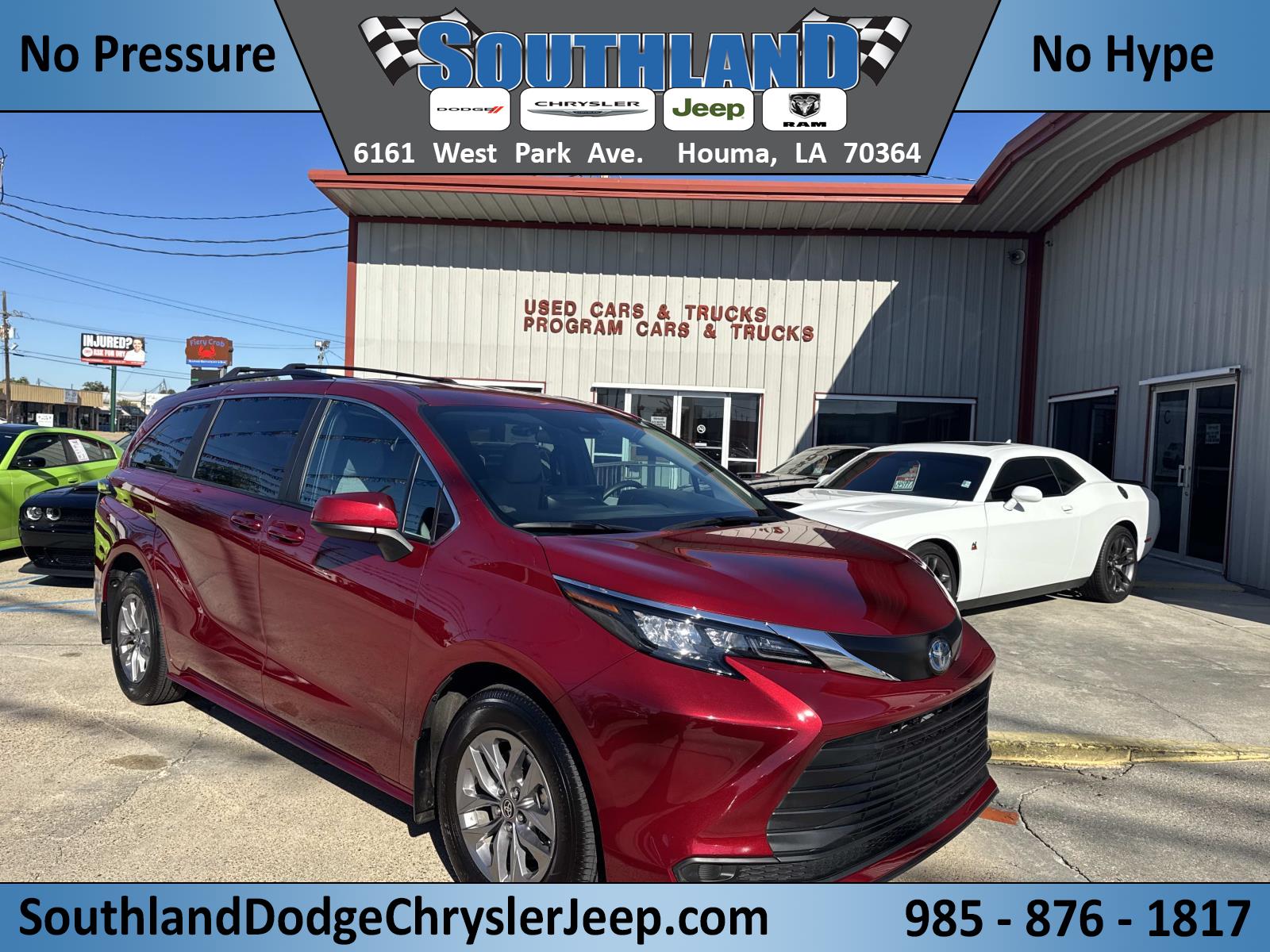 2025 Toyota Sienna LE's photo