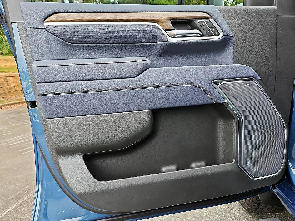 2025 Chevrolet Silverado 2500HD High Country photo 13