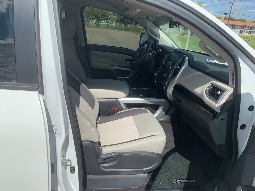 2023 Nissan Titan SV photo 25