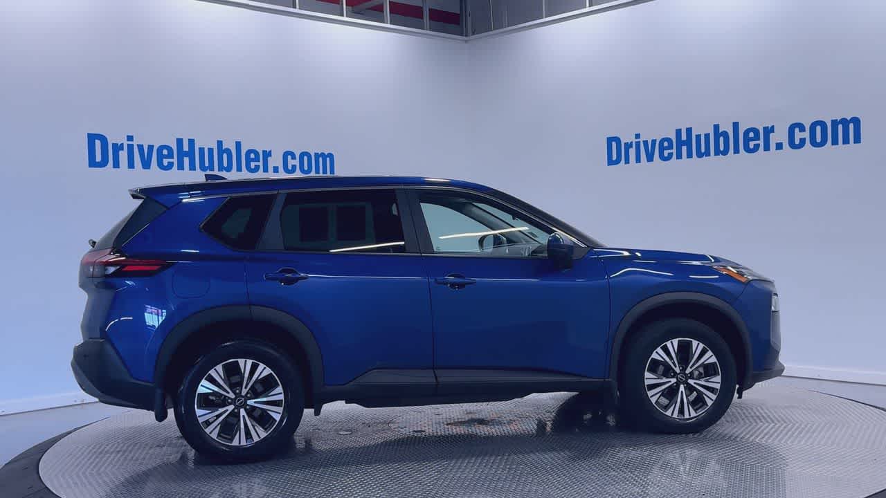 2022 Nissan Rogue SV photo 2