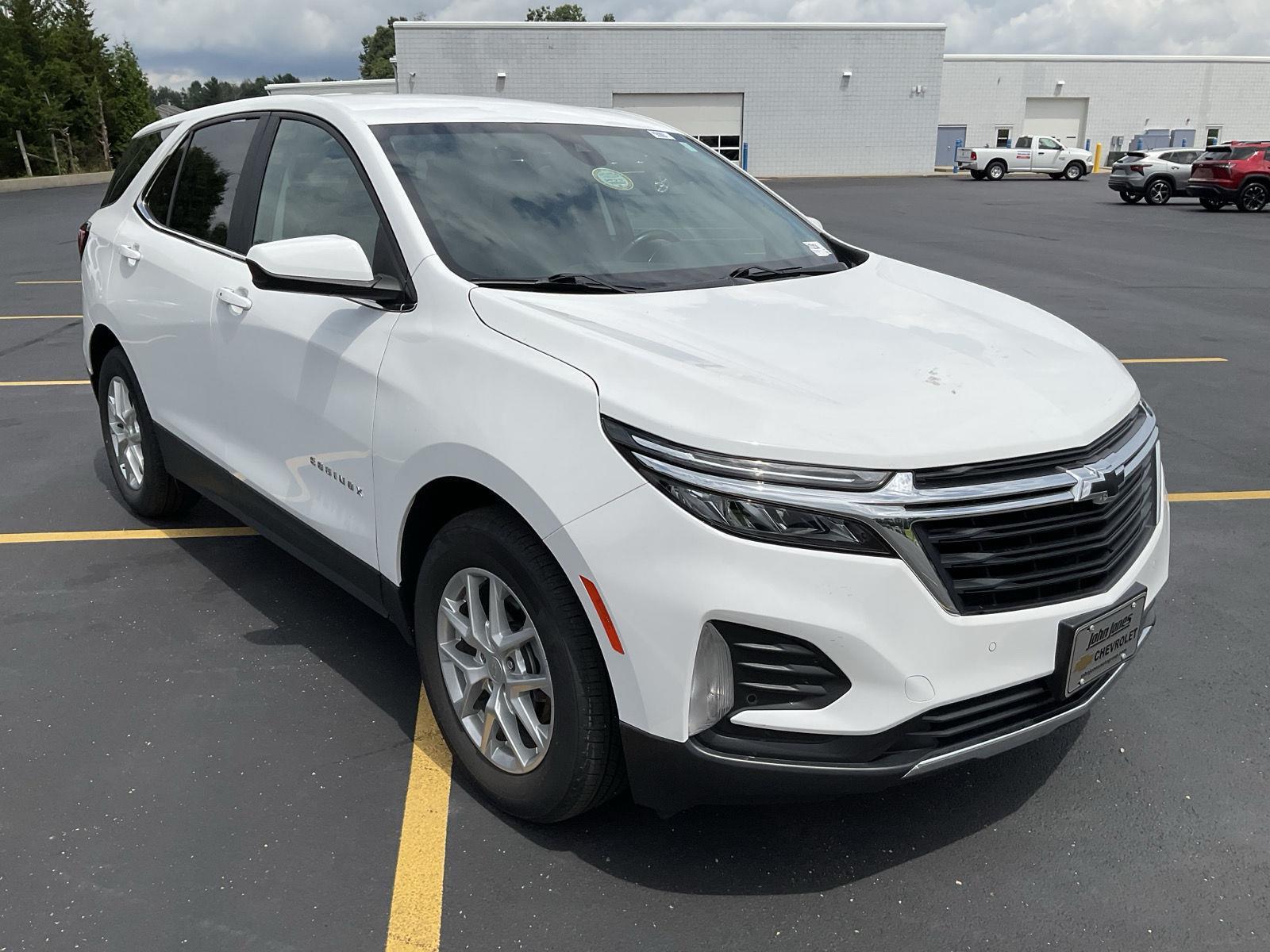 2024 Chevrolet Equinox LT photo 2