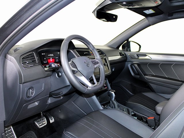 2023 Volkswagen Tiguan SE R-Line Black photo 4