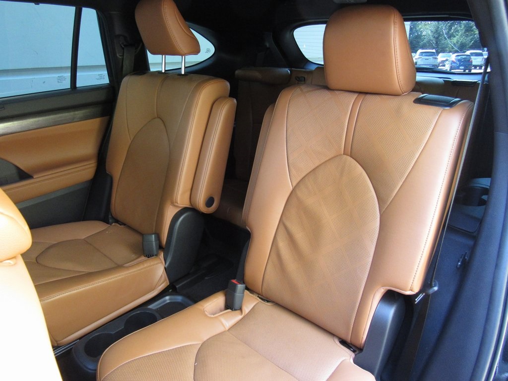2023 Toyota Highlander Platinum photo 14