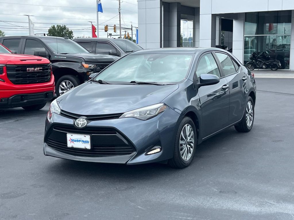 2019 Toyota Corolla XLE photo 3