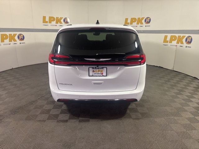 2026 Chrysler Pacifica photo 4