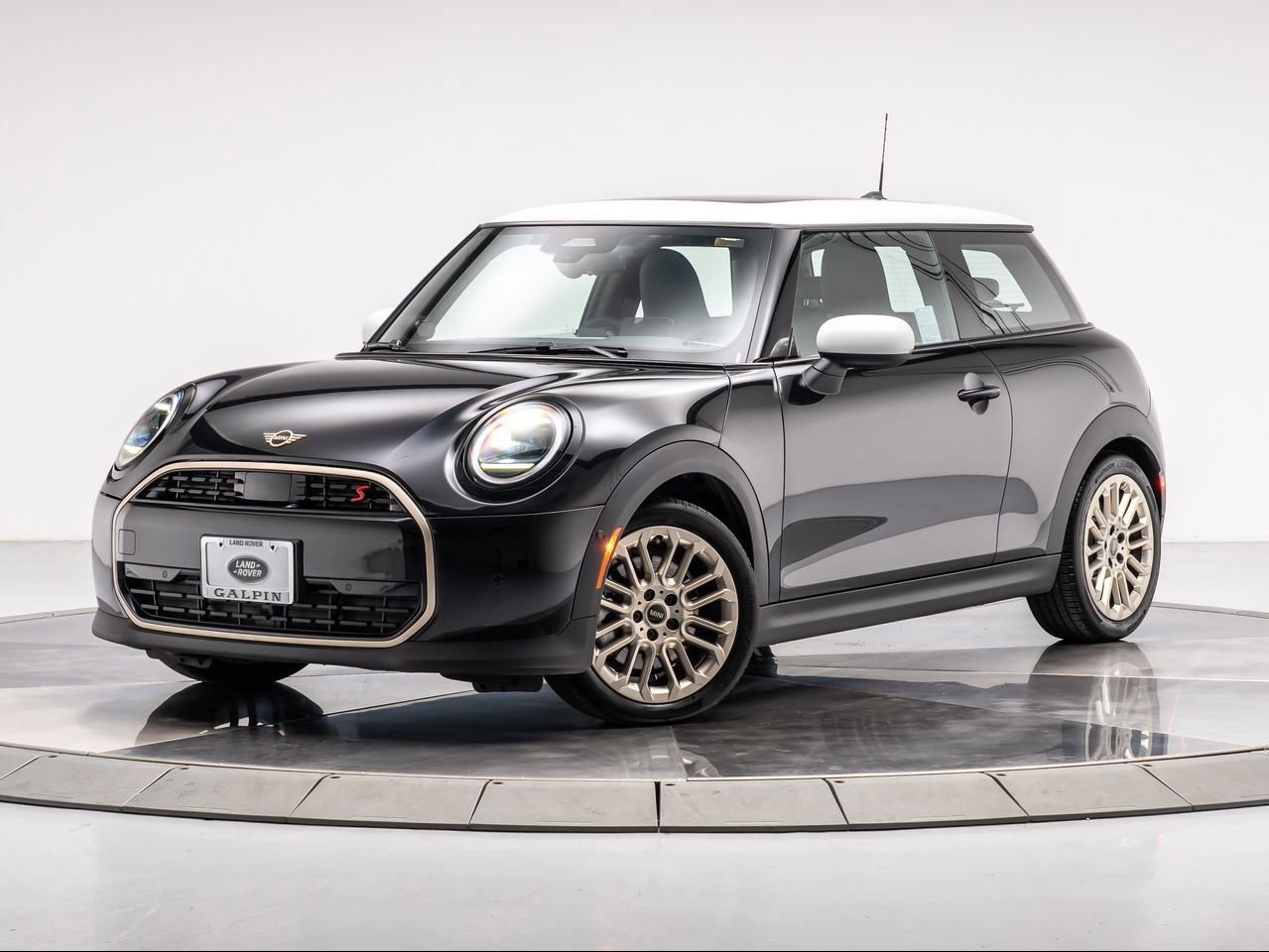 2025 MINI Hardtop 2 Door S's photo