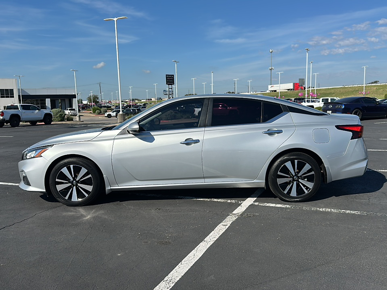 2021 Nissan Altima SV photo 2