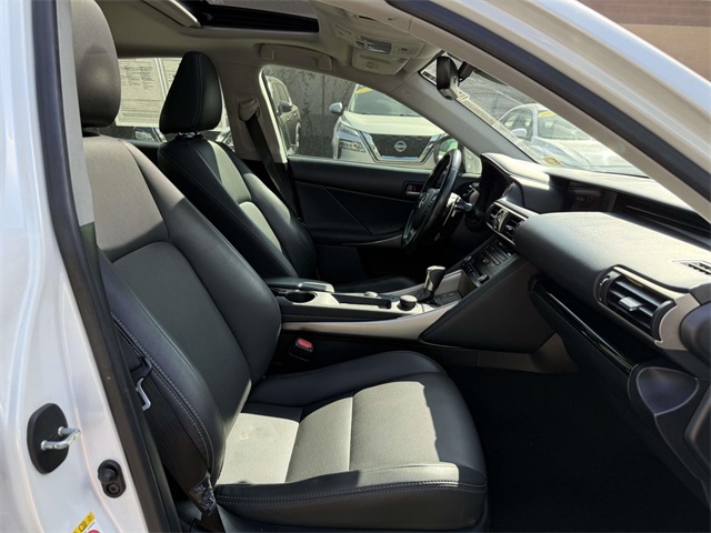 2017 Lexus IS 300 photo 16