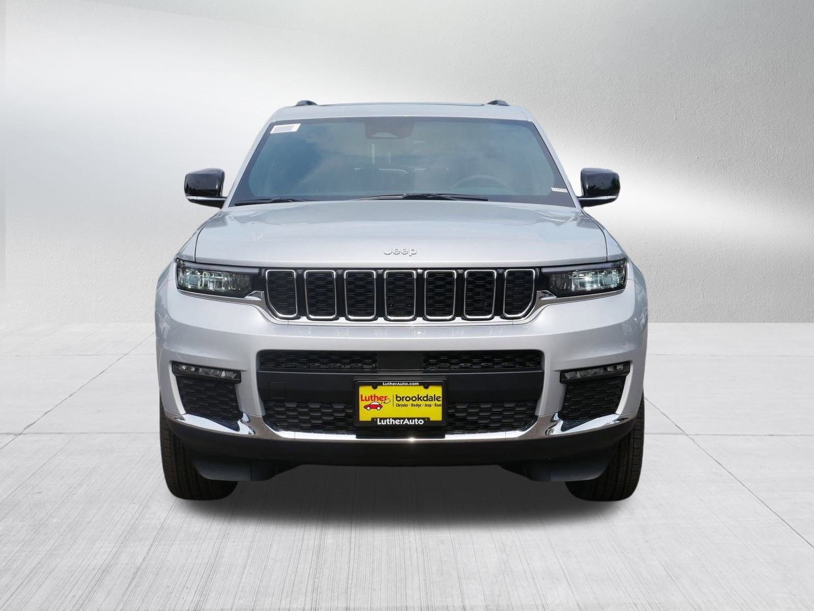 2025 Jeep Grand Cherokee Limited photo 2
