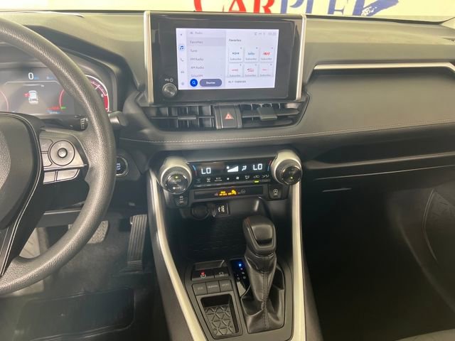 2024 Toyota RAV4 XLE photo 14