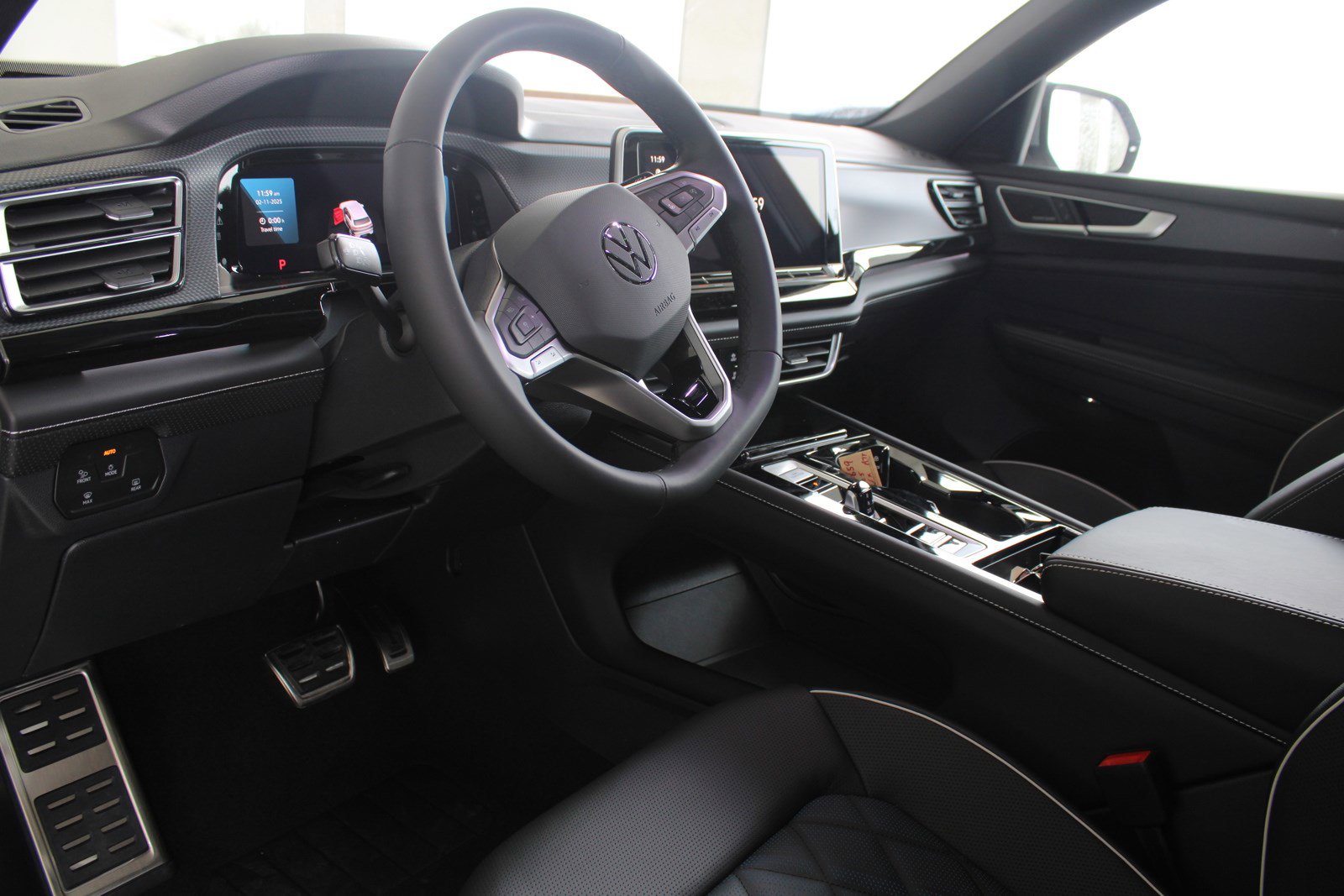 2025 Volkswagen Atlas Cross Sport SEL Premium R-Line photo 9