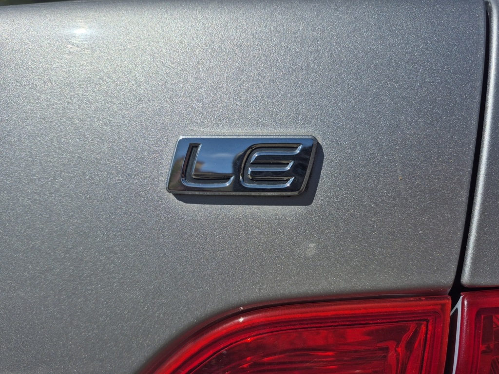 2010 Toyota Corolla LE photo 22