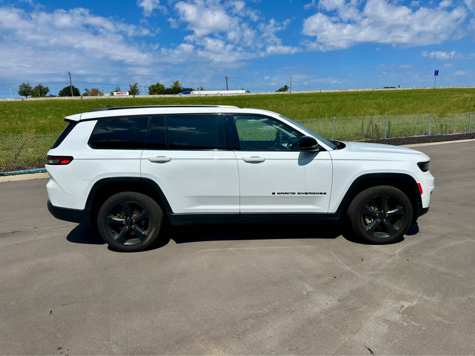 2023 Jeep Grand Cherokee Limited photo 4