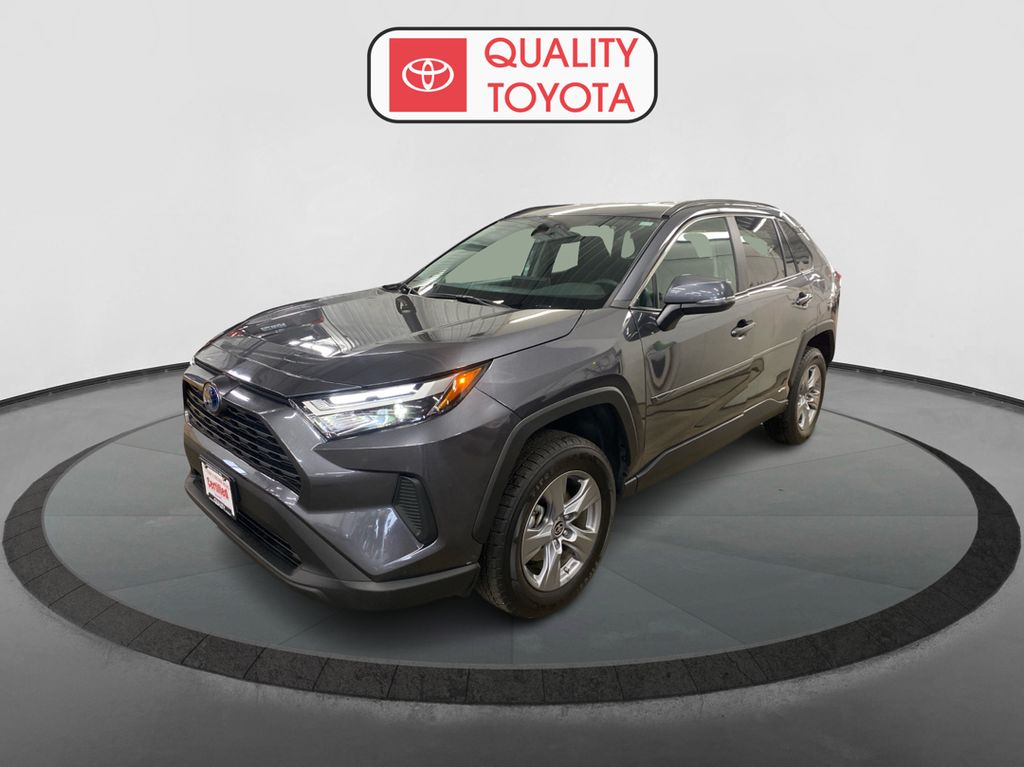 2024 Toyota RAV4 LE's photo