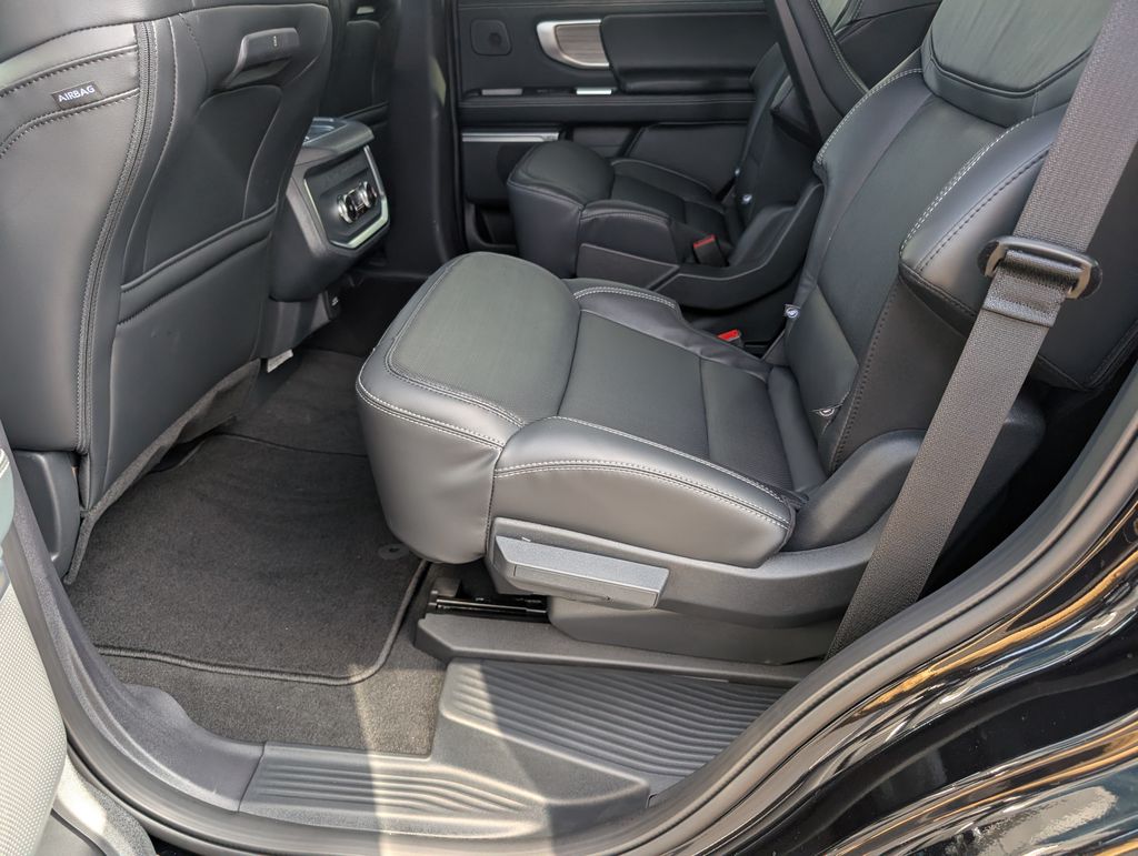 2025 Ford Expedition Platinum photo 4