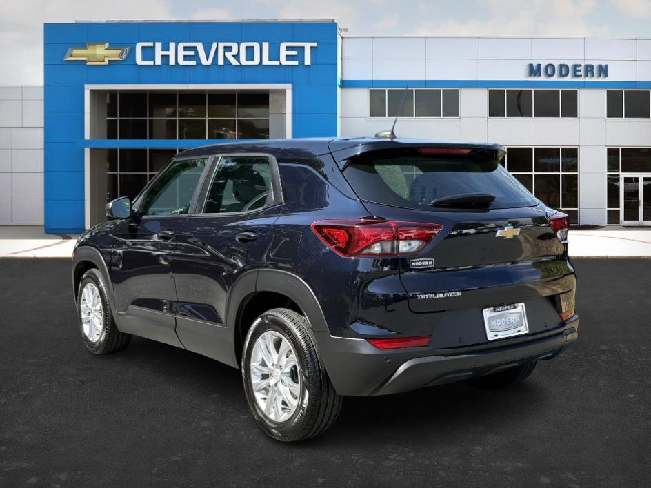 2021 Chevrolet Trailblazer LS photo 3