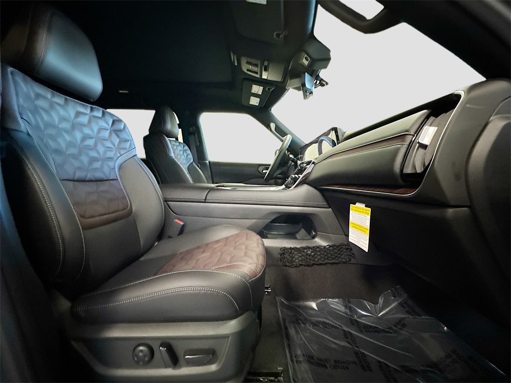 2025 Nissan Armada Platinum photo 9